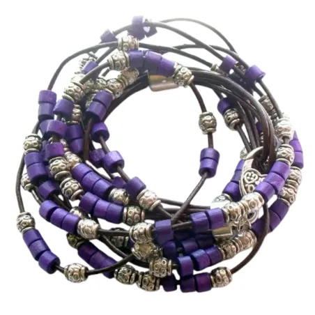 Brățări boho cu mărgele metalice și lemn mov